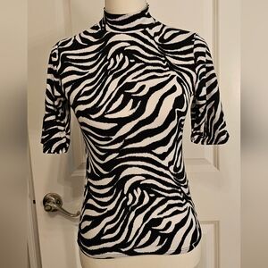 ⭐ 3 for $18 ⭐ Mandy & Nell Zebra Top size Small